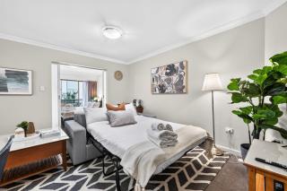 Perth 1BR Flat with Tennis court Pool & Parking - 6