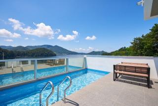 Geoje The Shine Pool Villa - 3