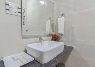 Royal Residence Sector 43 l Female Only - 1