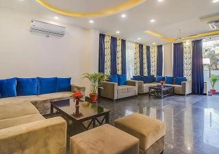 Royal Residence Sector 43 l Female Only - 3
