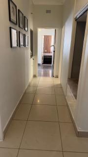 Comfortable Guest Room in Ekurhuleni with Shared Pool - 2