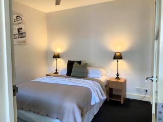 THE WATERFRONT APARTMENTS 1 Bedroom Studio Apartment with Street Views located on the Geelong Waterfront - 4407 - 4