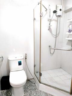 Cozy Living Sukhumvit 38 with Pool Table near BTS Thonglor - 1