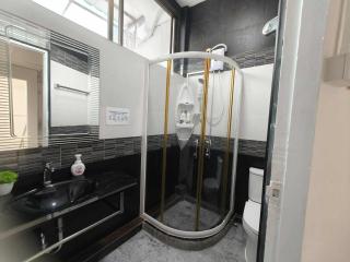 Cozy Living Sukhumvit 38 with Pool Table near BTS Thonglor - 2