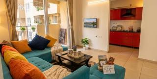 Spacious 3 bed apt nikoo BCIT Airport - 1