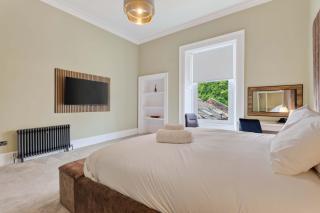 Spacious 5-Bedroom Glasgow Home Perfect for City Breaks - 4