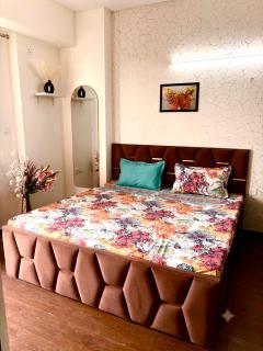 Nine Stays Fully loaded 1 bhk 25 mins to Airport - 9