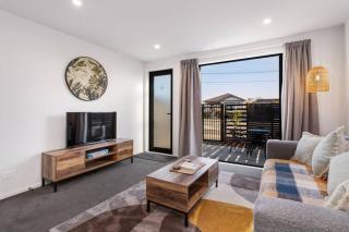 Brand New What a Steal Plus Free off Street Park - 8
