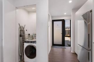 Brand New What a Steal Plus Free off Street Park - 1