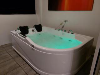 New Bonsai Jacuzzi Suite Panglao - 7