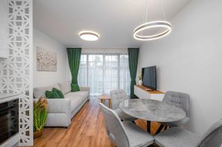 Modern Designer Studio with Balcony by Flаt Mаnаgеr - 0