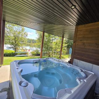 Spa & Lake Mailloux Waterfront - Le Rassembleur - Saint-Philémon - 9