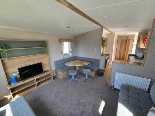 Poole Hideaway - Rockley Park - 4
