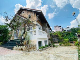 Brandon Bloom Beacon - Villa Dalat - 4