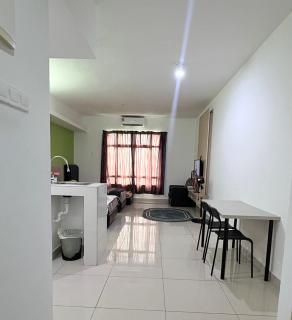 Private Studio Viana Court Service Apartment 5 - 7