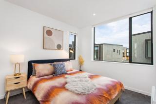 CBD Location Sunny Warm Free off Street Parking - 1
