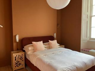 Stylish 2 bed Apt 15 min walk to beach or harbour - 4