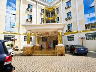 Immaculate Diamond Hotel and Apartment - 0