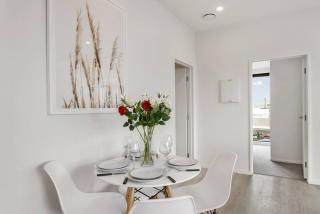 Central City Luxury Apartment stunning views sunny - 8