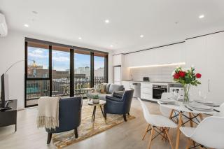 Central City Luxury Apartment stunning views sunny - 0