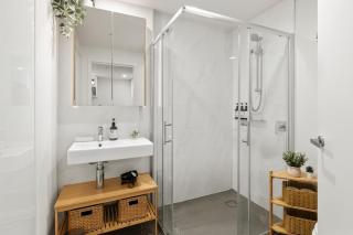 Modern 1BR Retreat near South Bank - 5