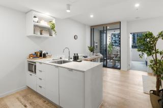 Modern 1BR Retreat near South Bank - 4