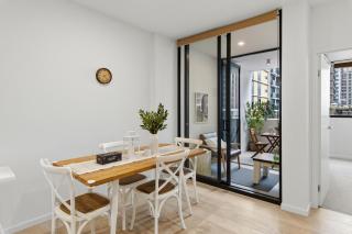 Modern 1BR Retreat near South Bank - 2
