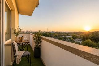 Above the City - 1-Bedroom with Balcony & Free Parking - 0