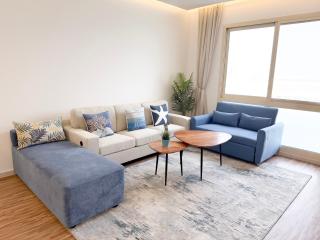 Panoramic Canal Views from Spacious 2 Bedroom in Prime location - 5