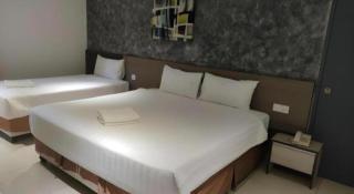 Jin Hotel - 2