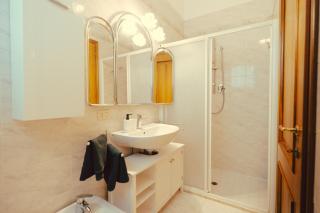 Central Elegance Apartment with Parking - 6