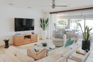 Oceanfront luxury - Portico 1 - 7