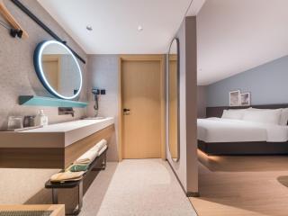 Country Inn & Suites by Radisson Chongqing Jiefangbei Hongya Cave - 3