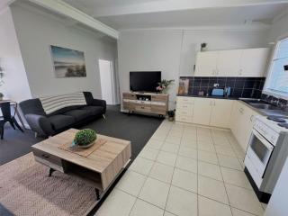 Esperance Little Units 3 - 7