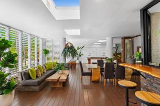 Luxury Beachfront Apartment with Direct Pool Access - 3