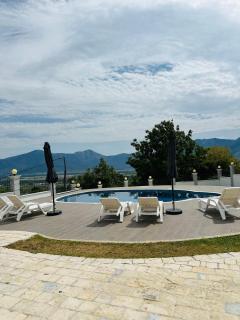 Rezidenca Dozhlani with Private Pool & Yard - 5