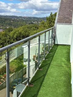 Stunning Sheffield Penthouse with Panoramic Views - 3