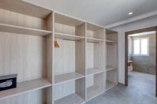 Elegant 2BR Penthouse with Terrace and Jacuzzi in St Julians - 4
