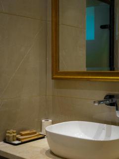 Rosewood Manor BNB - 1