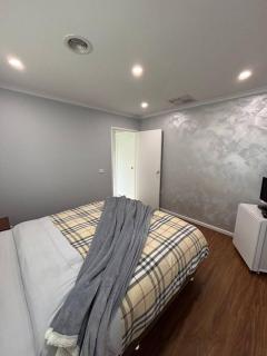 Guest ensuite room with private entrance - 8