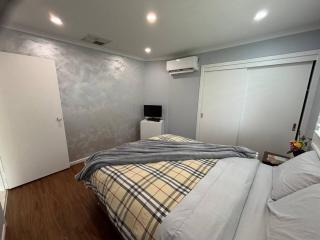 Guest ensuite room with private entrance - 7