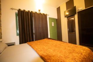 Swaastik guest house - 8