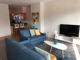 Modern Apt #202 - a Block from St. Pat's Hospital - 3