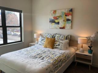 Modern Apt #202 - a Block from St. Pat's Hospital - 8