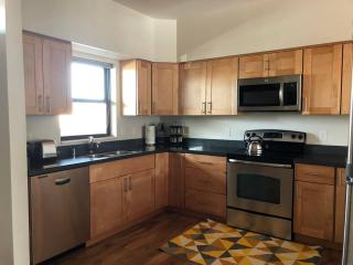 Modern Apt #202 - a Block from St. Pat's Hospital - 6