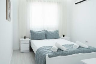 Serene 2BR Mackenzie Apt 5 Min Walk to the Beach - 7