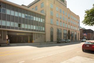Deer District Studio - One Block to Fiserv and Baird - 9