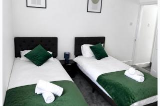 Spacious Coventry House Parking Longer Stays - 7
