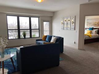 Modern Apt #302 - a Block from St. Pat's Hospital - 7