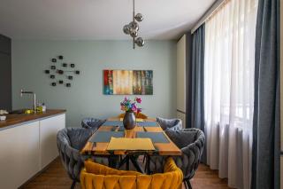Luxury 2BD Apartment with Private Garden & Parking by Flаt Mаnаgеr - 2